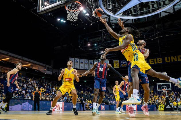Basketball Berlin 14 10 2021 2022 EuroLeague Regular Season Alba Berlin Baskiona Vitoria Gasteiz Jaleen Smith Alba Berlin, No 03 Jayson Granger Baskonia, No 11