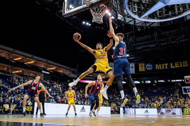 Basketball Berlin 14 10 2021 Season 2021 2022 EuroLeague Regular Season Alba Berlin Baskiona Vitoria Gasteiz Maodo Lo Alba Berlin, No 00 Rokas Giedraitis Baskonia, No 31