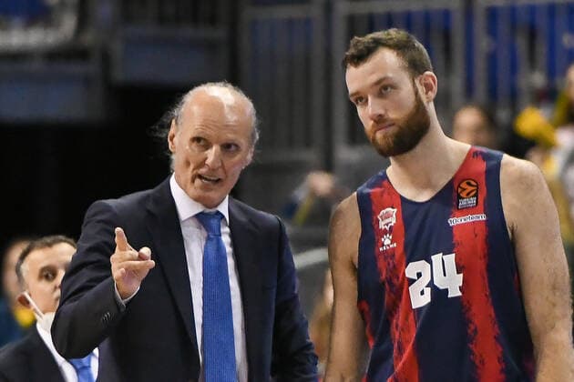 14 10 2021, xlakx, Basketball EuroLeague, Alba Berlin Baskonia Vitoria Gasteiz emspor, v l Dusko Ivanovic Baskonia Vitoria Gasteiz coach ,Matt Costello Baskonia Vitoria Gasteiz No 24 Berlin.