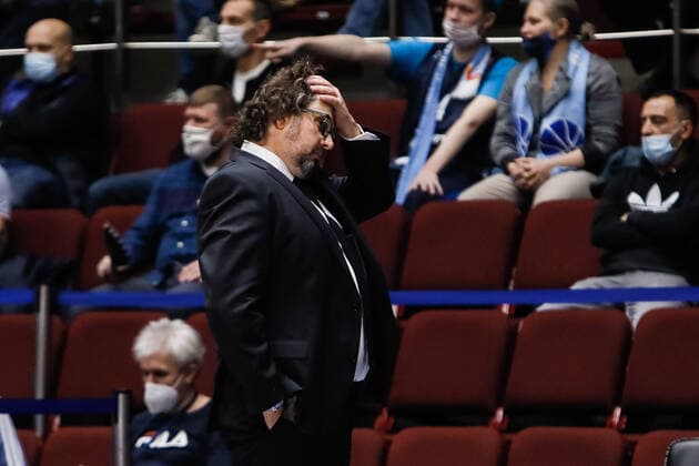 Zenit St Petersburg V FC Bayern Munich - Turkish Airlines EuroLeague Bayern head coach Andrea Trinchieri reacts during the EuroLeague Basketball match between Zenit St. Petersburg and FC Bayern Munich on October 14, 2021 at Sibur Arena in Saint Petersburg, Russia. Saint Petersburg Russia kireev-notitle211014_npYHH  Copyright: xMikexKireevx