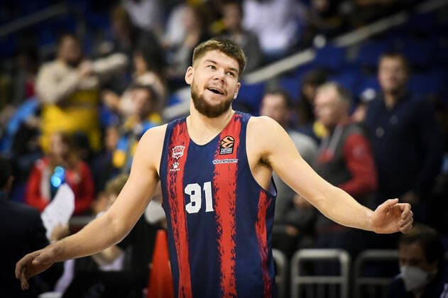 14 10 2021, xlakx, Basketball EuroLeague, Alba Berlin Baskonia Vitoria Gasteiz emspor, v l Rokas Giedraitis Baskonia Vitoria Gasteiz No 31 Berlin.