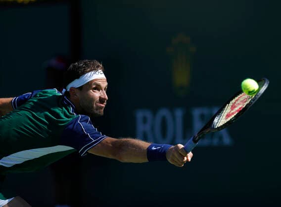 Sport Themen der Woche KW41 Sport Bilder des Tages October 14, 2021 Grigor Dimitrov of Bulgaria returns a shot against Hubert Hurkacz of Poland during their quarterfinal match of the 2021 BNP Paribas Open at Indian Wells Tennis Garden in Indian Wells, California. Mandatory Photo Credit : CSM Indian Wells United States of America - ZUMAc04_ 20211014_zaf_c04_002 Copyright: xCharlesxBausx
