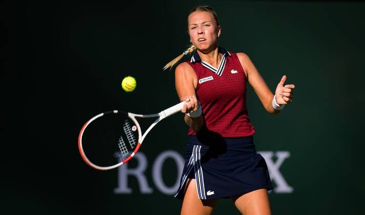 Mandatory Credit: Photo by Rob Prange Shutterstock (12524637r) Anett Kontaveit of Estonia in action during the quarter-final at the 2021 BNP Paribas Open WTA, Tennis Damen 1000 tennis tournament BNP Paribas Open, Tennis, Day 9, Indian Wells Tennis Garden, California, USA - 14 Oct 2021 BNP Paribas Open, Tennis, Day 9, Indian Wells Tennis Garden, California, USA - 14 Oct 2021 Copyright: xRobxPrange Shutterstockx 12524637r