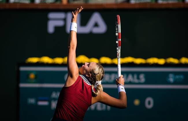 Mandatory Credit: Photo by Rob Prange Shutterstock (12524637ab) Anett Kontaveit of Estonia in action during the quarter-final at the 2021 BNP Paribas Open WTA, Tennis Damen 1000 tennis tournament BNP Paribas Open, Tennis, Day 9, Indian Wells Tennis Garden, California, USA - 14 Oct 2021 BNP Paribas Open, Tennis, Day 9, Indian Wells Tennis Garden, California, USA - 14 Oct 2021 Copyright: xRobxPrange Shutterstockx 12524637ab