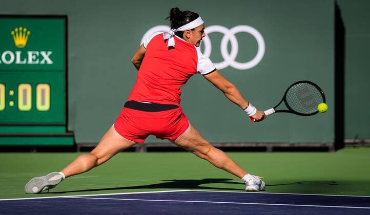 Mandatory Credit: Photo by Rob Prange Shutterstock (12524637ac) Ons Jabeur of Tunisia in action during the quarter-final at the 2021 BNP Paribas Open WTA, Tennis Damen 1000 tennis tournament BNP Paribas Open, Tennis, Day 9, Indian Wells Tennis Garden, California, USA - 14 Oct 2021 BNP Paribas Open, Tennis, Day 9, Indian Wells Tennis Garden, California, USA - 14 Oct 2021 Copyright: xRobxPrange Shutterstockx 12524637ac