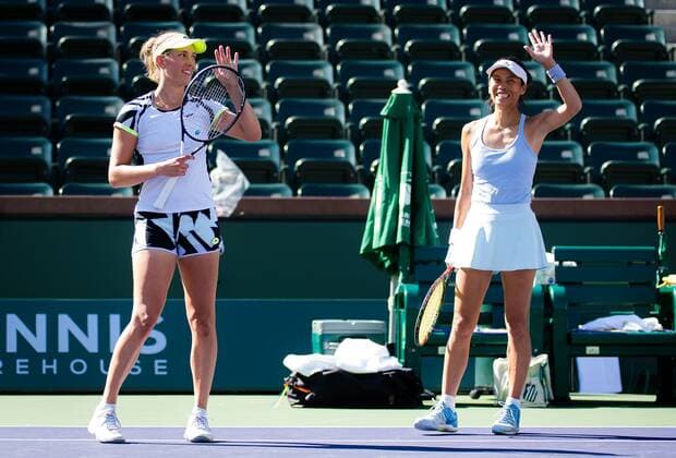 Mandatory Credit: Photo by Rob Prange Shutterstock (12524637ck) Elise Mertens of Belgium & Su-Wei Hsieh of Chinese Taipeh playing doubles at the 2021 BNP Paribas Open WTA, Tennis Damen 1000 tennis tournament BNP Paribas Open, Tennis, Day 9, Indian Wells Tennis Garden, California, USA - 14 Oct 2021 BNP Paribas Open, Tennis, Day 9, Indian Wells Tennis Garden, California, USA - 14 Oct 2021 Copyright: xRobxPrange Shutterstockx 12524637ck