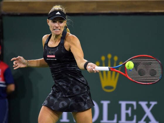 INDIAN WELLS, CA - OCTOBER 14: Angelique Kerber (GER) hitting a forehand during her quarterfinal match during the BNP Paribas Open on October 14, 2021, at the Indian Wells Tennis Garden in Indian Wells, CA. (Photo by Cynthia Lum Icon Sportswire) TENNIS: OCT 14 BNP Paribas Open Icon250211014058