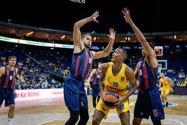 Basketball Berlin 14 10 2021 Season 2021 2022 EuroLeague Regular Season Alba Berlin Baskiona Vitoria Gasteiz Louis Olinde Alba Berlin, No 19 Tadas Sedekerskis Baskonia, No 08 Wade Baldwin Baskonia, No 05