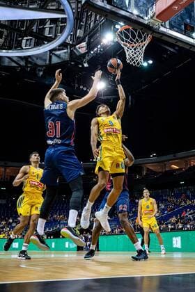 Basketball Berlin 14 10 2021 Season 2021 2022 EuroLeague Regular Season Alba Berlin Baskiona Vitoria Gasteiz Maodo Lo Alba Berlin, No 00 Rokas Giedraitis Baskonia, No 31