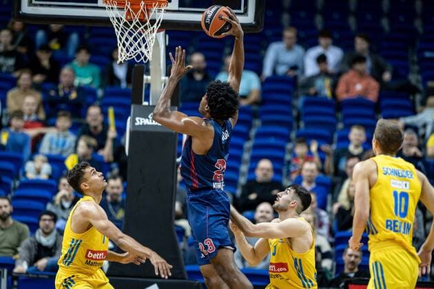 Basketball Berlin 14 10 2021 Season 2021 2022 EuroLeague Regular Season Alba Berlin Baskiona Vitoria Gasteiz Steven Enoch Baskonia, No 23 Oscar Da Silva Alba Berlin, No 01 li Javel Zoosman Alba Berlin, No 50