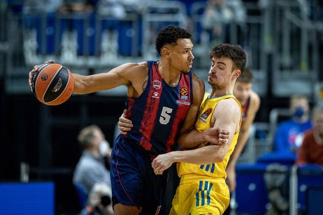 Basketball Berlin 14 10 2021 Season 2021 2022 EuroLeague Regular Season Alba Berlin Baskiona Vitoria Gasteiz Wade Baldwin Baskonia, No 05 Jonas Mattisseck Alba Berlin, No 09