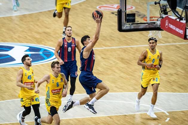 Basketball Berlin 14 10 2021 Season 2021 2022 EuroLeague Regular Season Alba Berlin Baskiona Vitoria Gasteiz Simone Fontecchio Baskonia, No 20 Malte Delow Alba Berlin, No 06 Tamir Blatt Alba Berlin, No 45 Maodo Lo Alba Berlin, No 00