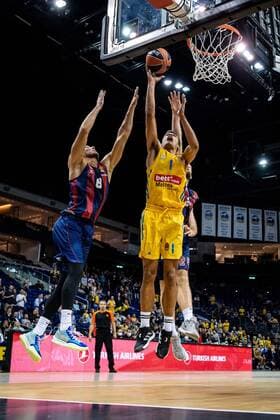 Basketball Berlin 14 10 2021 Season 2021 2022 EuroLeague Regular Season Alba Berlin Baskiona Vitoria Gasteiz Oscar Da Silva Alba Berlin, No 01 Tadas Sedekerskis Baskonia, No 08 Matthew Costello Baskonia, No 24 hi