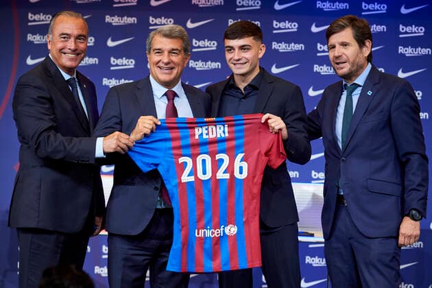 Sport Themen der Woche KW41 Sport Bilder des Tages October 15, 2021, Barcelona, Spain: Pedri during his contract renewal signing ceremony as a FC Barcelona, Barca player in Barcelona, on October 15, 2021 Barcelona Spain - ZUMAd159 20211015_zia_d159_015 Copyright: xGerardxFrancox