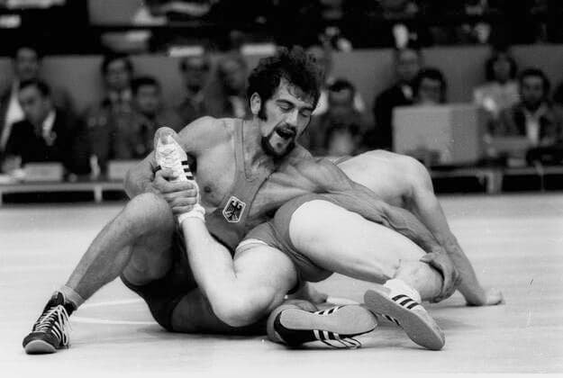 Olympische Spiele; München 1972 Ringen: Freistil: Adolf Seger (BRD) im Kampf gegen Mansour Barzegar (Iran) 30.12.1972. *** Olympic Games Munich 1972 Wrestling Freestyle Adolf Seger FRG in fight against Mansour Barzegar Iran 30 12 1972 HM