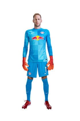Achtung: Redaktionelle Nutzung honorarfrei - Attention: Free of charge for editorial use - Peter Gulacsi. RB Leipzig. Mannschaft Saison 2021 2022. Porträttermin RB Leipzig. Saison 2021 2022.