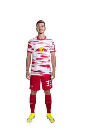 Achtung: Redaktionelle Nutzung honorarfrei - Attention: Free of charge for editorial use - Andre Silva. RB Leipzig. Mannschaft Saison 2021 2022. Porträttermin RB Leipzig. Saison 2021 2022.