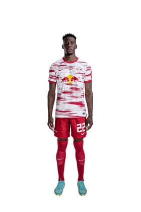 Achtung: Redaktionelle Nutzung honorarfrei - Attention: Free of charge for editorial use - Nordi Mukiele. RB Leipzig. Mannschaft Saison 2021 2022. Porträttermin RB Leipzig. Saison 2021 2022.
