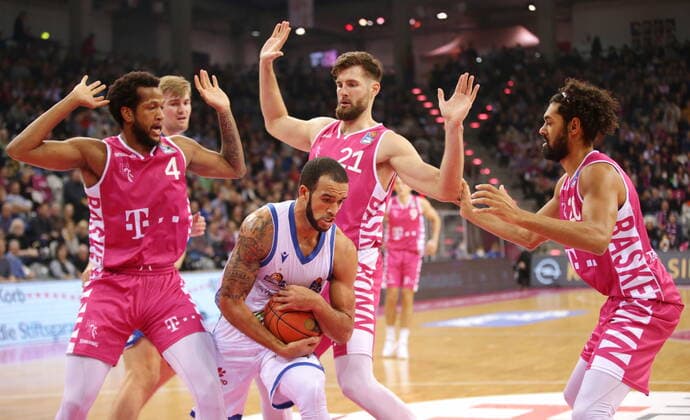 Telekom Baskets Bonn vs Rasheed Moore Fraport Skyliners Frankfurt easyCredit BBL 1 Bundesliga , Season 2021 2022 , Hauptrunde 4 Spieltag