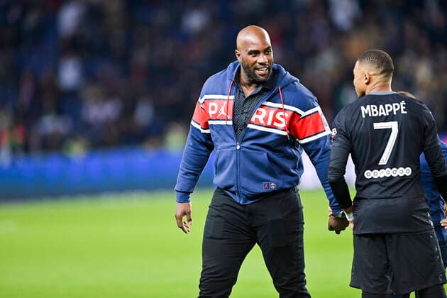 Teddy Riner et Kylian Mbappe (PSG) FOOTBALL : PSG vs SCO Angers - Ligue 1 Uber Eats - 15 10 2021 JBAutissier Panoramic 