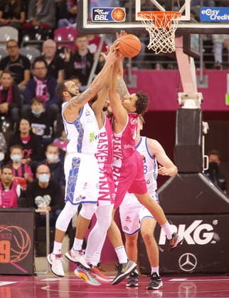 Michael Kessens Telekom Baskets Bonn vs Rasheed Moore Fraport Skyliners Frankfurt easyCredit BBL 1 Bundesliga , 2021 2022 season , Main Round 4 matchday