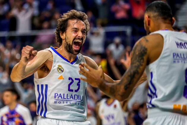 Real Madrid s Sergio Llull celebrates after scoring a buzzer beater during the Euroleague basketball game between Real Madrid and Panathinaikos B.C at Wizink Center in Madrid, Spain, 15 October 2021. Real Madrid - Panathinaikos B.C !ACHTUNG: NUR REDAKTIONELLE NUTZUNG!  Copyright: xJUANJOxMARTINx GRAF3431 20211015-51e74c94b23de01cd837071073dcafca2d03a006