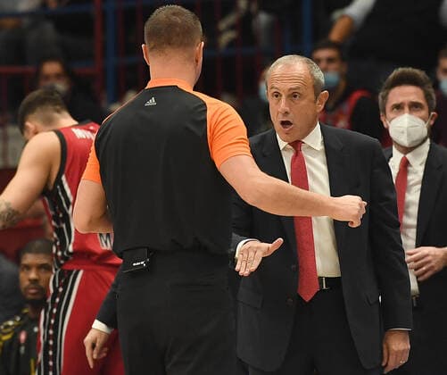 October 13, 2021, Milan, Italy: Armani Exchange Milan s head coach Ettore Messina reacts against one of the referees during the Euroleague basketball match between Armani Exchange Milan and Anadolu Efes at the Assago Forum, Milan, Italy, 15 October 2021. ANSA DANIEL DAL ZENNARO Italy Euroleague Basketball  - ZUMAa110 20211013_zaf_a110_061 Copyright: xDanielxDalxZennarox