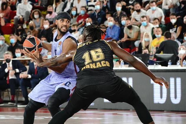 Brandon Davies (FC Barcelone) - Jerry Boutsiele (AS Monaco) BASKETBALL : Monaco vs FC Barcelone - Euroligue - Monaco - 15 10 2021 NorbertScanella Panoramic 