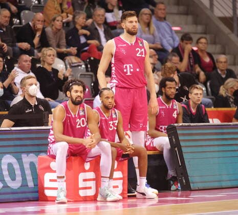 Jeremy Morgan, Parker Jackson Cartwright, Leon Kratzer Telekom Baskets Bonn vs Fraport Skyliners Frankfurt easyCredit BBL 1 Bundesliga , 2021 2022 season , Hauptrunde 4 Spieltag