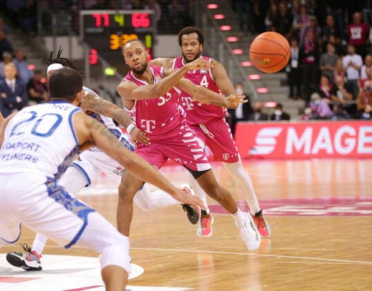 Parker Jackson Cartwright Telekom Baskets Bonn vs Fraport Skyliners Frankfurt easyCredit BBL 1 Bundesliga , 2021 2022 season , Hauptrunde 4 Spieltag