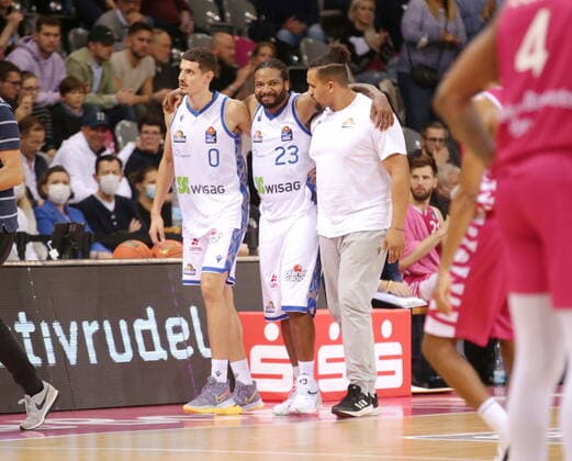 Telekom Baskets Bonn vs Quantez Robertson Fraport Skyliners Frankfurt injured easyCredit BBL 1 Bundesliga , 2021 2022 season , Hauptrunde 4 Spieltag