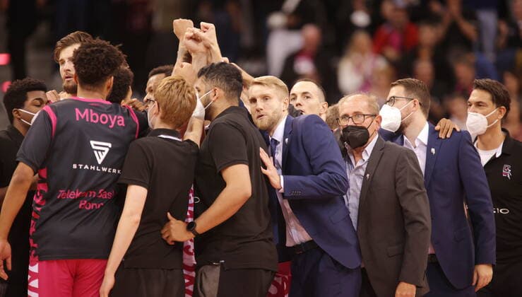 Coach Tuomas Iisalo and Team Telekom Baskets Bonn after victory vs Fraport Skyliners Frankfurt easyCredit BBL 1 Bundesliga , season 2021 2022 , main round 4 matchday