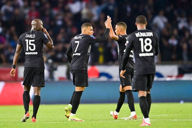 Joie des joueurs du PSG apres le but de Danilo Pereira (PSG) FOOTBALL : PSG vs SCO Angers - Ligue 1 Uber Eats - 15 10 2021 JBAutissier Panoramic 