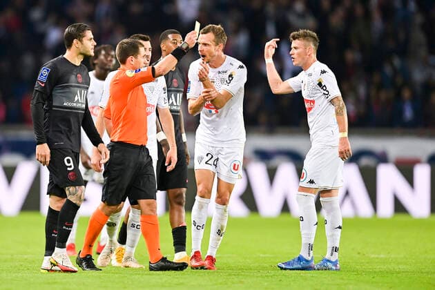 Bastien Dechepy - arbitre FOOTBALL : PSG vs SCO Angers - Ligue 1 Uber Eats - 15 10 2021 JBAutissier Panoramic 