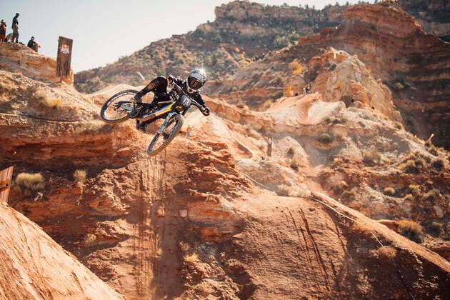 Bilder des Jahres 2021, Sport 10 Oktober Sport Themen der Woche KW41 October 14, 2021, Virgin, Utah, USA: TYLER MCCAUL rides the course at Red Bull Rampage in Virgin, Utah. Mountain Biking 2021: Rampage Utah: Practice  - ZUMAz03_ 20211014_skr_z03_850 Copyright: xRedxBullxMediax