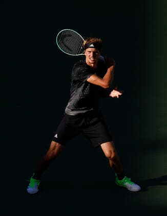 October 15, 2021 Alexander Zverev of Germany returns a shot against Taylor Fritz during the 2021 BNP Paribas Open at Indian Wells Tennis Garden in Indian Wells, California. Mandatory Photo Credit : CSM Indian Wells United States of America - ZUMAc04_ 20211015_zaf_c04_032 Copyright: xCharlesxBausx