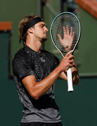 Sport Themen der Woche KW41 Sport Bilder des Tages October 15, 2021 Alexander Zverev of Germany reacts to missing a shot against Taylor Fritz during the 2021 BNP Paribas Open at Indian Wells Tennis Garden in Indian Wells, California. Mandatory Photo Credit : CSM Indian Wells United States of America - ZUMAc04_ 20211015_zaf_c04_053 Copyright: xCharlesxBausx