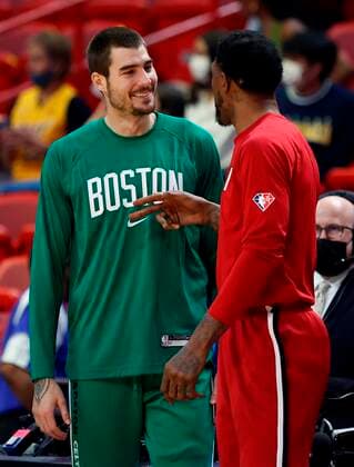 Boston Celtics forward Juancho Hernangomez greets Miami Heat forward Udonis Haslem (R), during a NBA, Basketball Herren, USA basketball game at FTX Arena in Miami, Florida, USA, 15 October 2021. Boston Celtics at Miami Heat !ACHTUNG: NUR REDAKTIONELLE NUTZUNG!  Copyright: xRHONAxWISEx AME167 20211016-b1c3fbc832a06d7cac27a10890fb5dd94f05b277