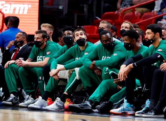 Boston Celtics forward Juancho Hernangomez (C) watches from the bench a NBA, Basketball Herren, USA basketball game against Miami Heat at FTX Arena in Miami, Florida, USA, 15 October 2021. Boston Celtics at Miami Heat !ACHTUNG: NUR REDAKTIONELLE NUTZUNG!  Copyright: xRHONAxWISEx AME169 20211016-1823c7e62c45b12b9334f3f9bd601832a7afb216