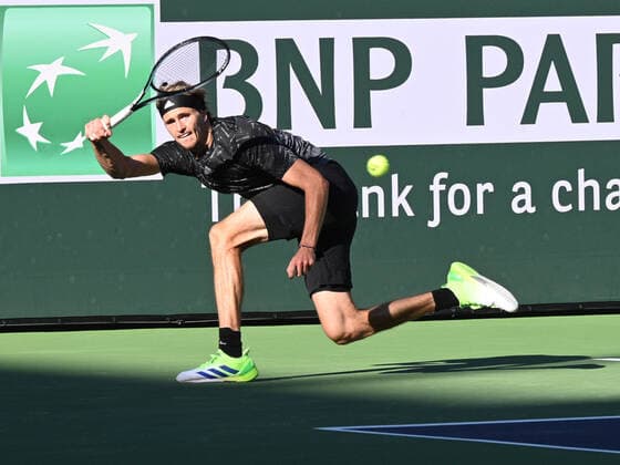 INDIAN WELLS, CA - OCTOBER 15: Alexander Zverev (GER) hitting a forehand during his quarterfinal match at the BNP Paribas Open on October 15, 2021, at the Indian Wells Tennis Garden in Indian Wells, CA. (Photo by Cynthia Lum Icon Sportswire)F TENNIS: OCT 15 BNP Paribas Open Icon2502110151256