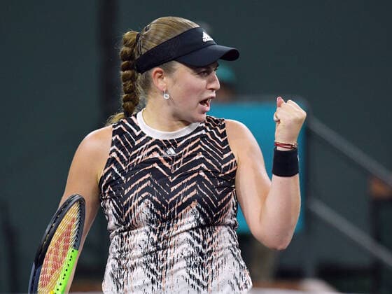 INDIAN WELLS, CA - OCTOBER 15: Victoria Azarenka (BLR) giving a fist pump after winning a point in the second set during her semifinal match at the BNP Paribas Open on October 15, 2021, at the Indian Wells Tennis Garden in Indian Wells, CA. (Photo by Cynthia Lum Icon Sportswire) TENNIS: OCT 15 BNP Paribas Open Icon2502110151277