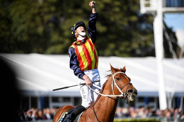 Bilder des Jahres 2021, Sport 10 Oktober Sport Themen der Woche KW41 RACING THE EVEREST, Jockey James McDonald celebrates after riding Nature Strip to victory in race 7, The Everest, at Royal Randwick Racecourse in Sydney, Saturday, October 16, 2021. ( NO ARCHIVING, EDITORIAL USE ONLY, NO USE IN BOOKS WITHOUT CONSENT SYDNEY NSW AUSTRALIA  Copyright: xDANxHIMBRECHTSx 20211016001586480665