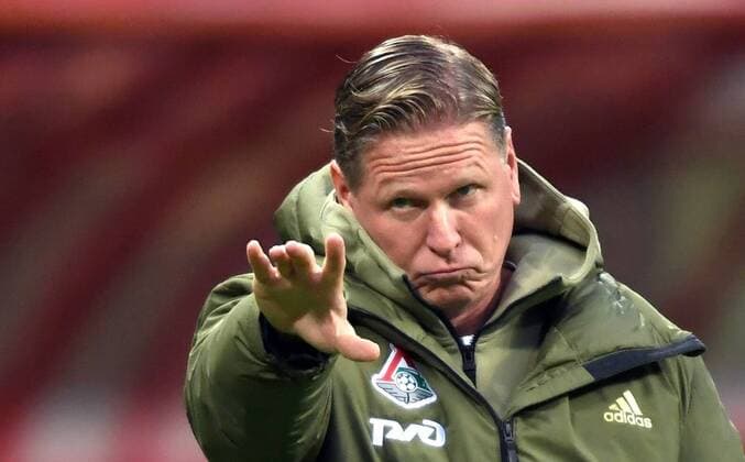 Sport Themen der Woche KW41 Sport Bilder des Tages 6673874 16.10.2021 Lokomotiv s head coach Markus Gisdol reacts during the Russian Premier-League soccer match between Rubin Kazan and Lokomotiv Moscow, in Kazan, Russia s Republic of Tatarstan. Maksim Bogodvid Sputnik Russia Soccer Premier-League Rubin - Lokomotiv  5a70d05ee94e0d8a