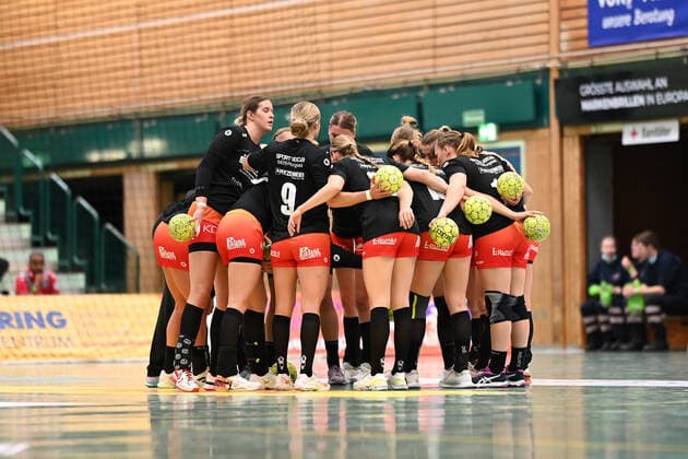 Handball I Women I Season 2021 2022 I 1 HBF I 5 Matchday I Buxtehuder SV HSG Bensheim Auerbach I 16 10 2021 HSG Bensheim Auerbach Flames Copyright: xBEAUTIFULxSPORTS Schlikisx