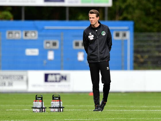 Football I Men I Regionalliga Nord l FC St Pauli II VfB Luebeck I 12 Matchday I Season 2021 2022 I FC St Pauli II u23 I St Pauli u23 I 16 10 2021 I Pfeiffer Lukas Coach VfBLuebeck , Sportplatz Edmund Plambeck Stadion, Norderstedt Schleswig Holstein Germany
