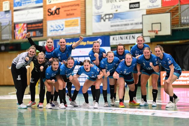 Handball I Women I Season 2021 2022 I 1 HBF I 5 Matchday I Buxtehuder SV HSG Bensheim Auerbach I 16 10 2021 Cheering after the match of Buxtehuder Sportverein against HSG Bensheim Auerbach Flames Copyright: xBEAUTIFULxSPORTS Schlikisx