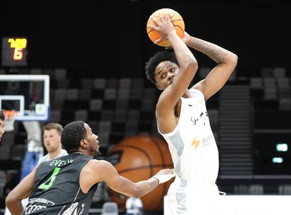 16 10 2021 Basketball Season 2021 2022 2 Bundesliga Pro A 05 Matchday Nürnberg Falcons Basketball Club NBC Team Ehingen Urspring DaMa Bakari Evelyn 4, Team Ehingen Urspring Antonio Lee A J AJ Davis Jr 3, Nürnberg Falcons BC NBC
