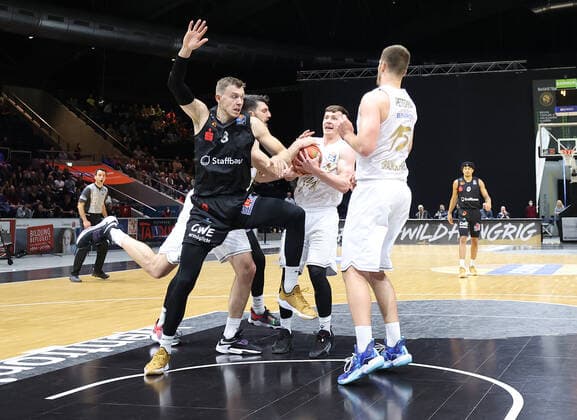 Owen Klassen Basketball Loewen Braunschweig , Niklas Wimberg Niners Chemnitz fighting for the ball