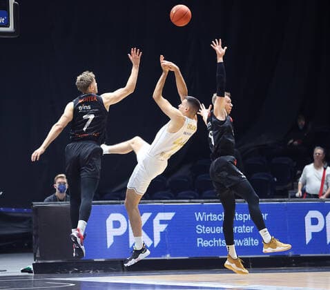 Jonas Richter Niners Chemnitz , Benedikt Turudic Basketball Loewen Braunschweig , Niklas Wimberg Niners Chemnitz