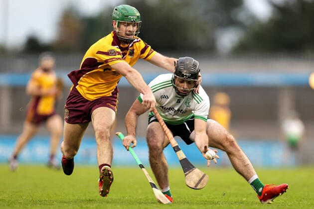Bilder des Jahres 2021, Sport 10 Oktober Sport Themen der Woche KW41 Sport Bilder des Tages Dublin Senior Hurling Championship Quarter-Final, Parnell Park, Dublin 16 10 2021 Craobh Chiarain vs Lucan Sarsfields Lucan Sarsfields Ronan Smith and Cian Derwin of Craobh Chiarain Ronan Smith and Cian Derwin 16 10 2021  Copyright: x INPHO LaszloxGeczox LG1_0754